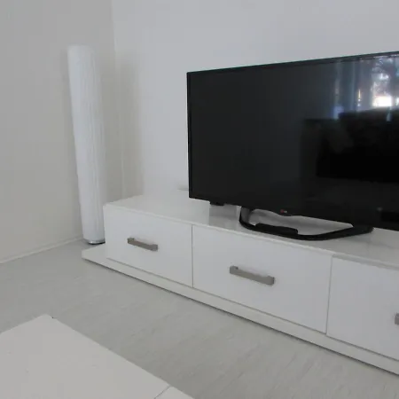 Martin City Stay - Elegant Apartment With Private Parking * Martin