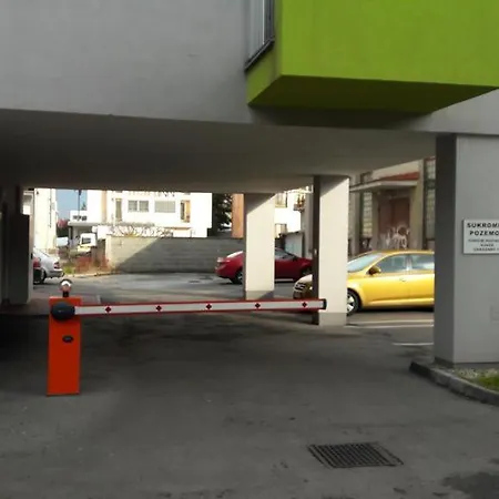 Beautiful Center With Private Parking Apartmán