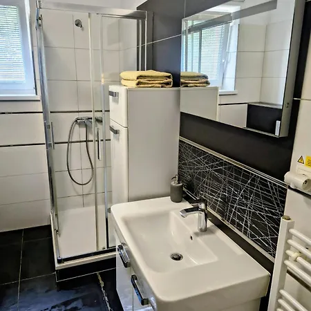 - Elegant With Private Parking Appartement Martin